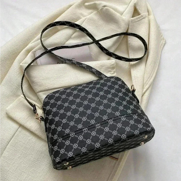 ⚠️Clearance Black Patterned Shoulder / Crossbody Bag Gold Pendant - Picture 2 of 6